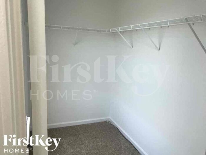 Building Photo - 419 Lake Ridge Ln