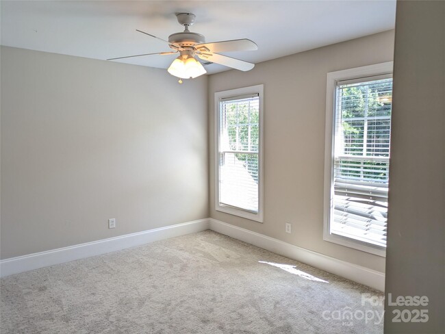 Building Photo - 364 Chuckwood Rd