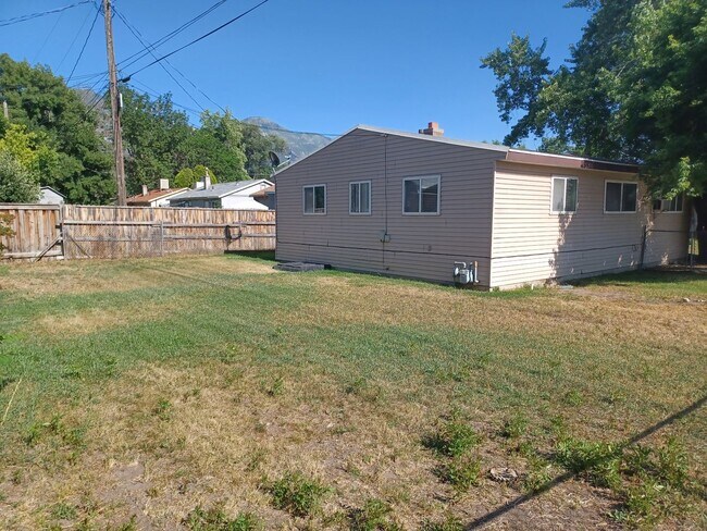 Building Photo - 934 W 1225 N