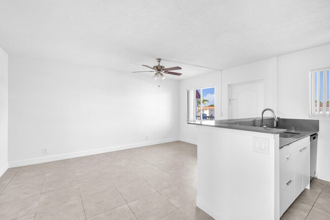 Building Photo - 450 W Camino Real