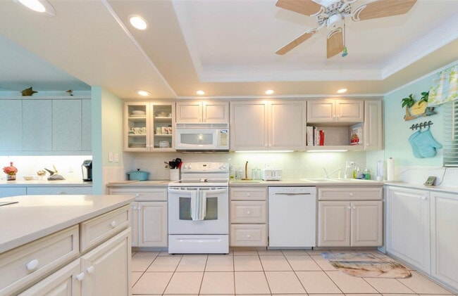 Building Photo - 868 Bayway Blvd