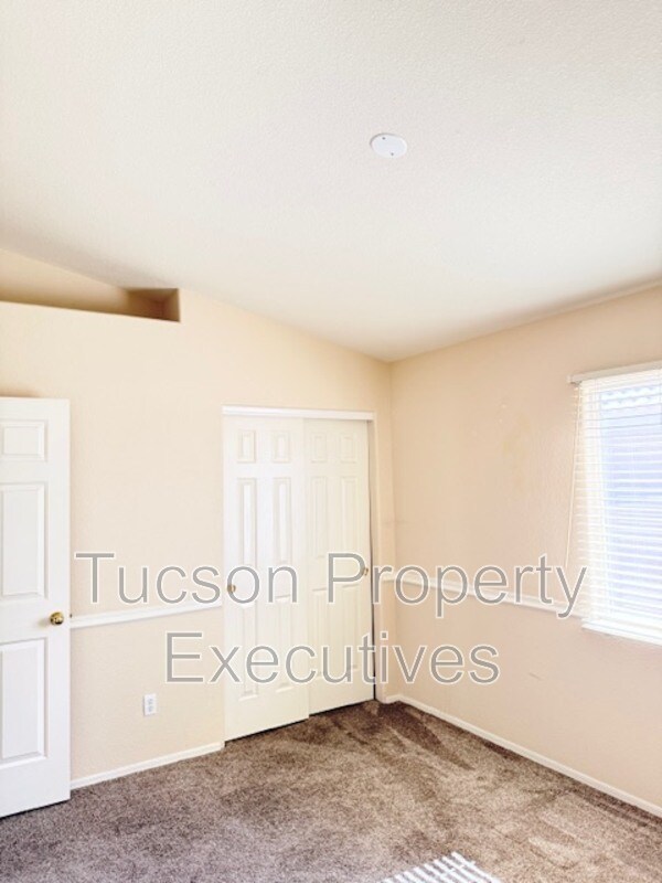 Building Photo - 13256 N Hammerstone Ln