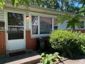 Building Photo - 419-423 N RUSSELL