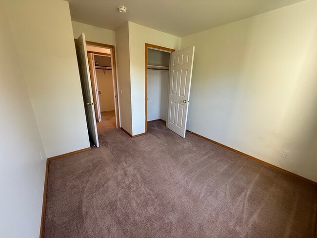 Building Photo - 204 Show Pl