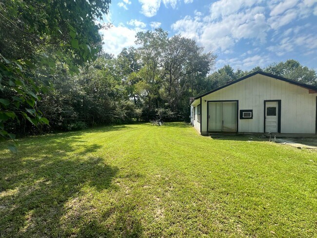 Building Photo - 8206 Sunflower Dr
