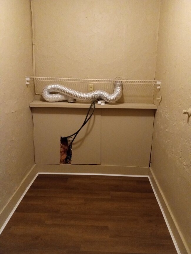 Building Photo - Red Peak  Hogback