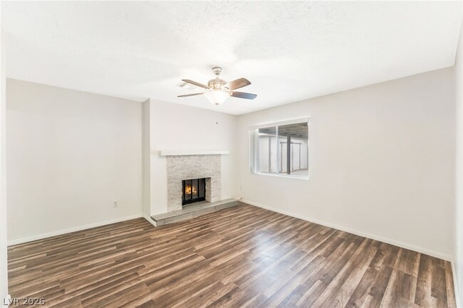 Building Photo - 4960 E Mohave Ave