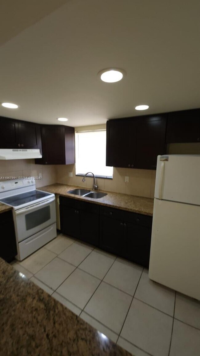 Building Photo - 2121 NE 168th St