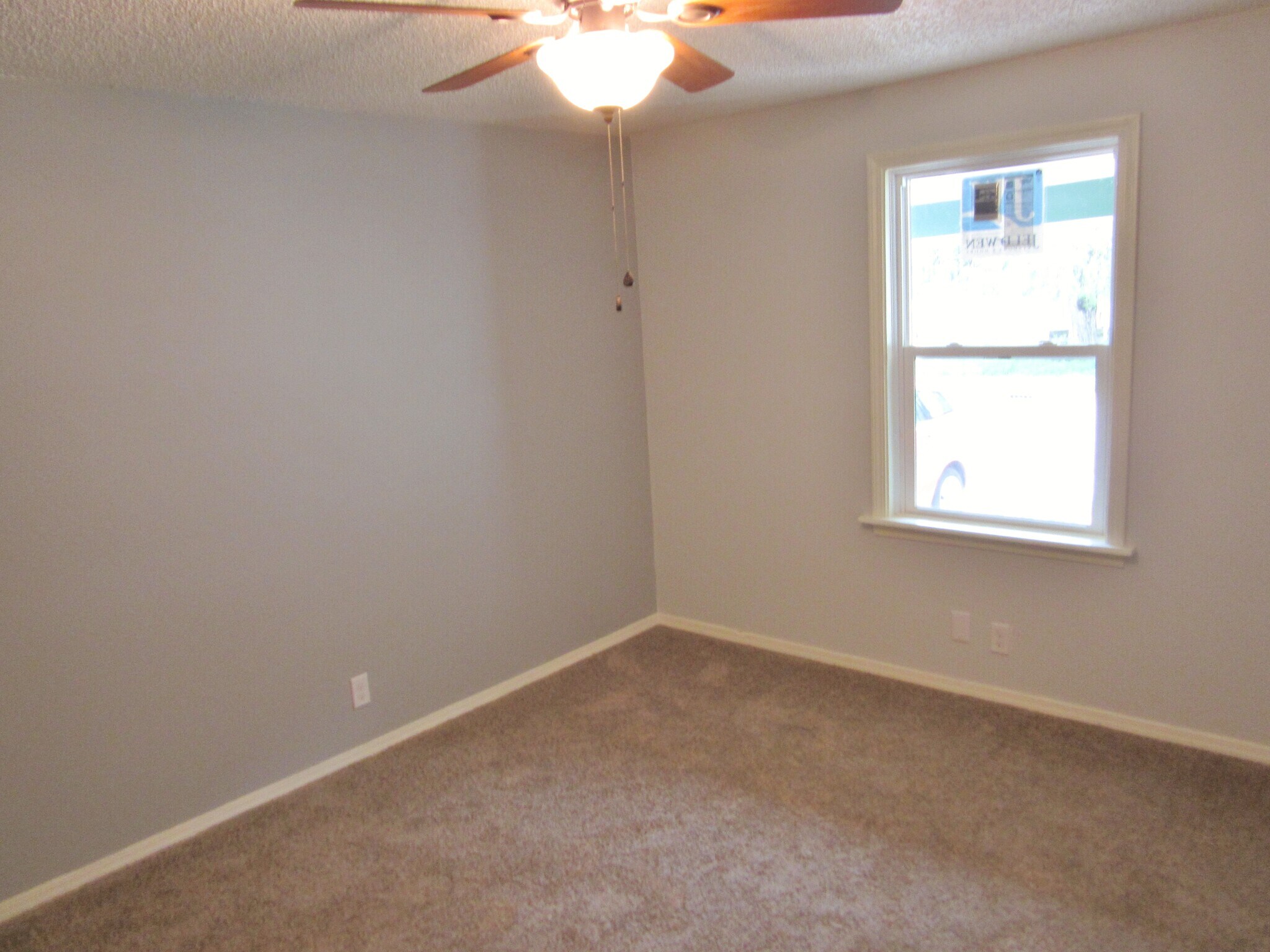 Building Photo - 406 W Maple St