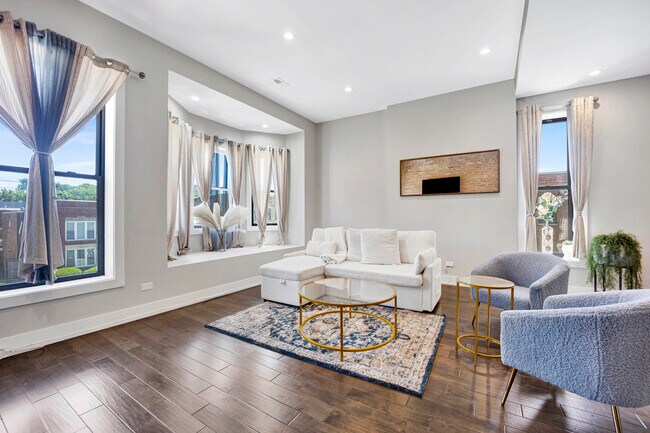 Building Photo - 3330 S Indiana Ave