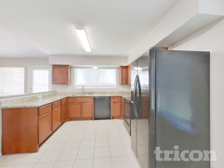Building Photo - 7318 Foxway Ln