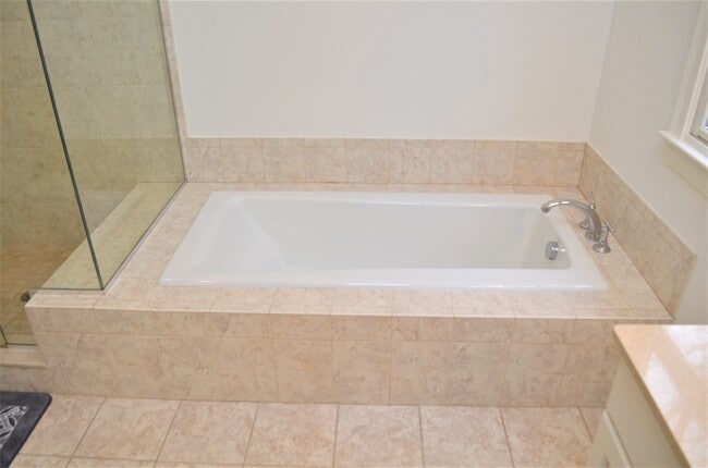 Building Photo - 92 Johnson Woods Dr