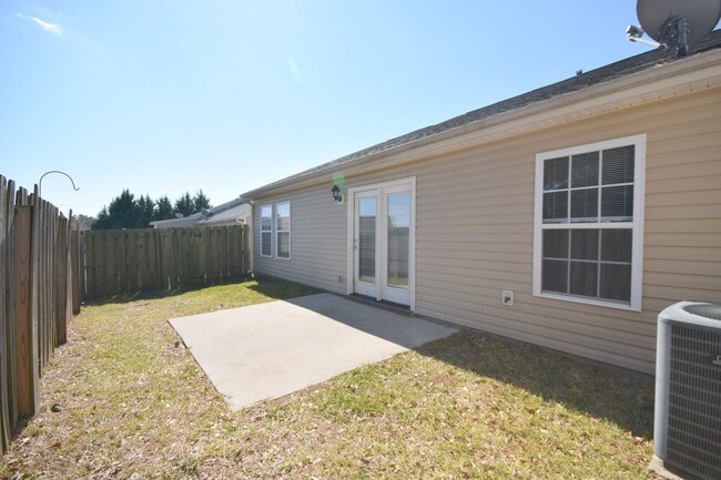 Building Photo - *AVAILABLE NOW* End Unit Town-home with Su...