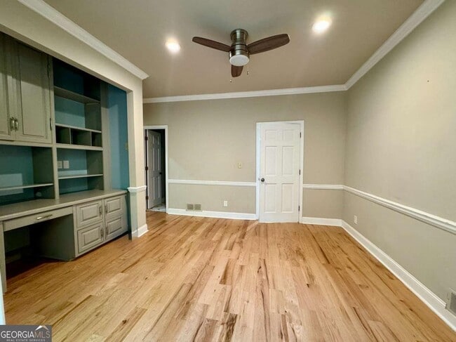 Building Photo - 37 Willow Glen NE