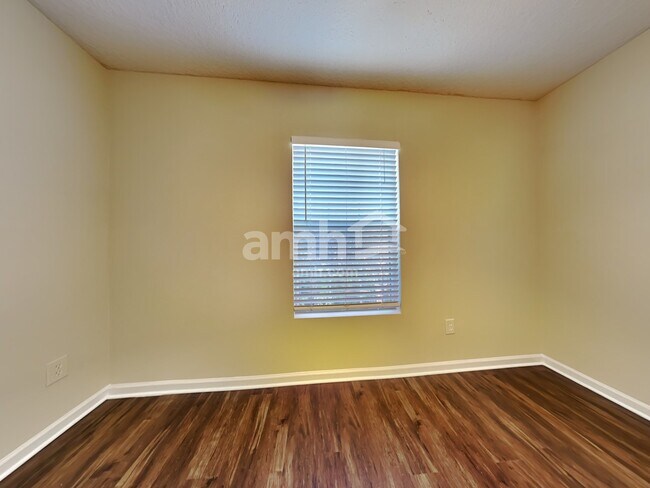 Building Photo - 12333 Anarania Dr