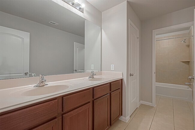 Building Photo - 20630 Stout Dr