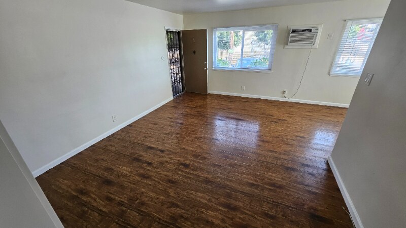 Building Photo - 3021 Carmona Ave