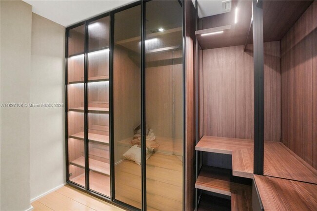 Building Photo - 650 NE 32nd St