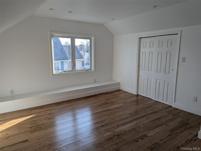 Building Photo - 62 Forest Row