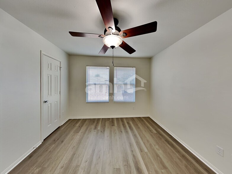 Building Photo - 18439 Sunrise Oaks Ct