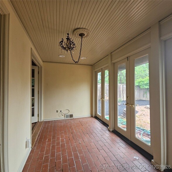 Building Photo - 2442 E 19th St