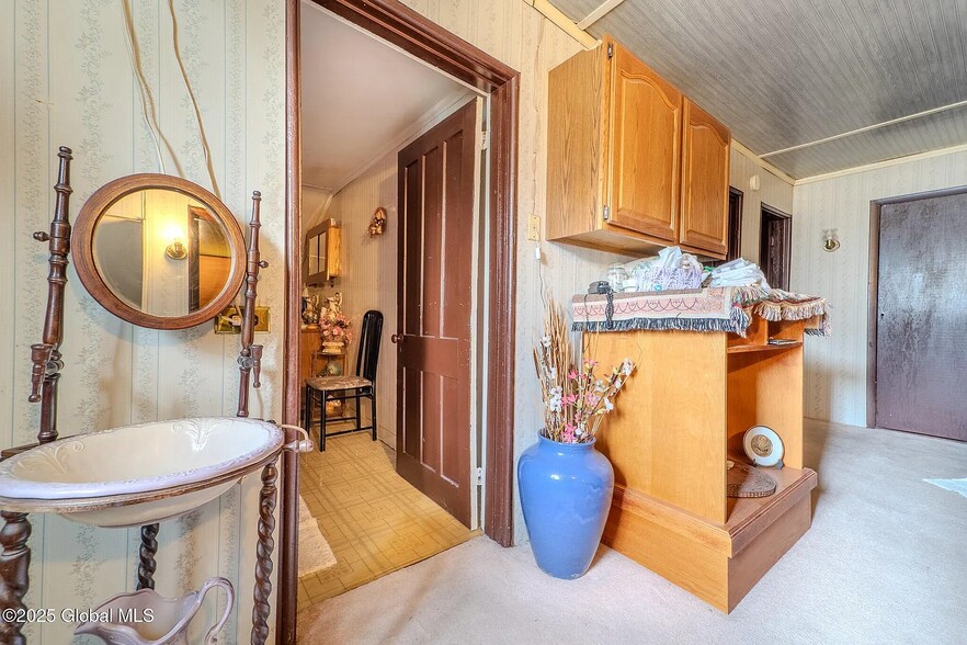 Building Photo - 2 Front St