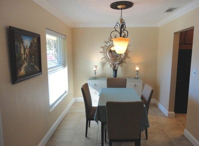 Building Photo - 280 Anderson Dr