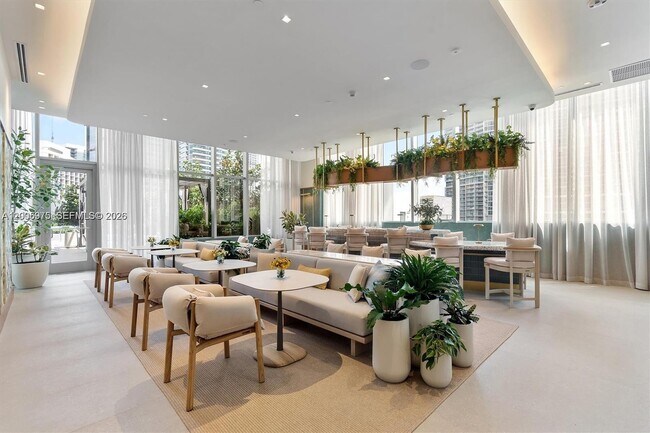 Building Photo - 77 SE 5th St