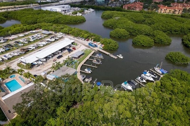Building Photo - 900 Cove Cay Dr