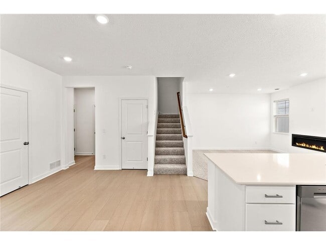 Building Photo - 2239 Tyrone Dr S