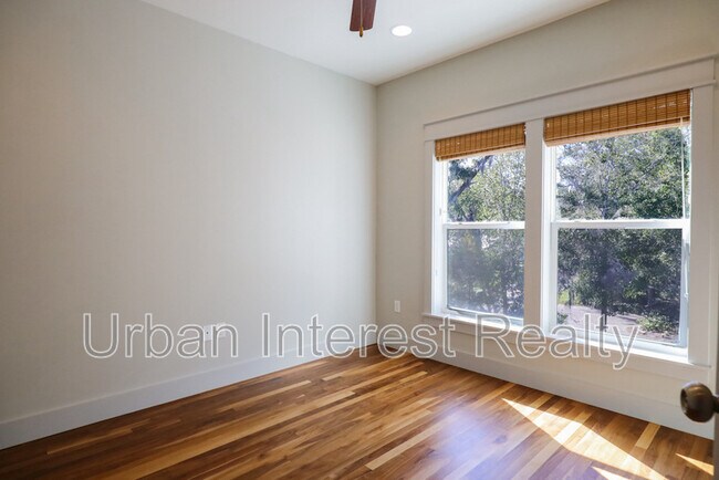 Building Photo - 15 Palm St