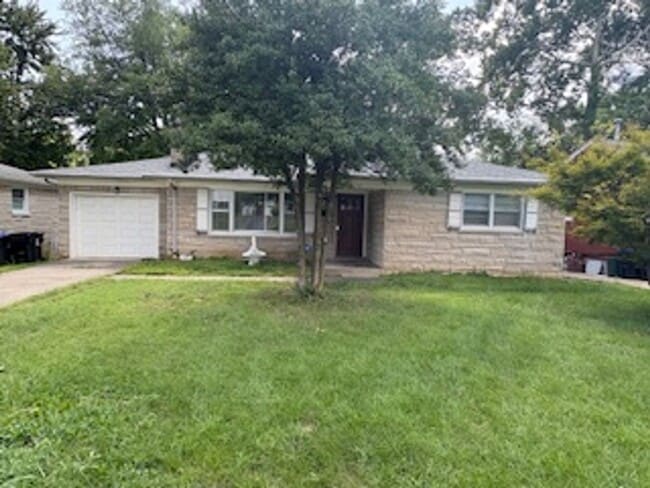 Building Photo - 2 Bedroom 1 Bathroom Home Available Soon