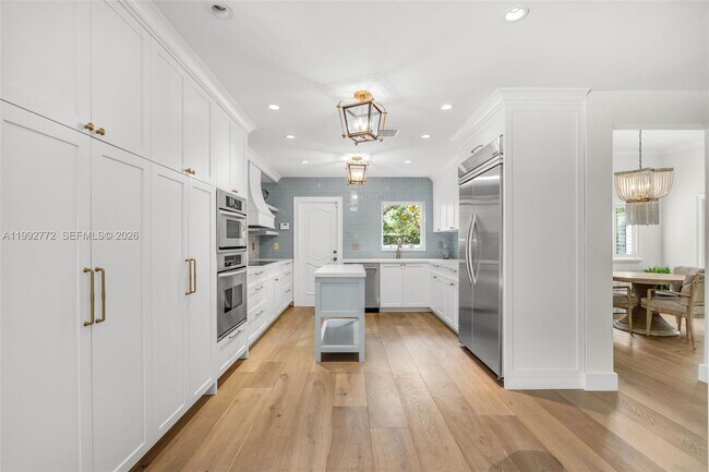 Building Photo - 1550 Taragona Dr