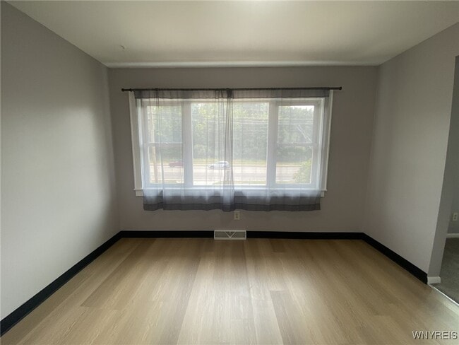 Building Photo - 5846 Sheridan Dr
