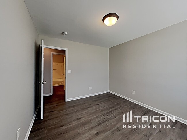 Building Photo - 206 Water Ridge Ave