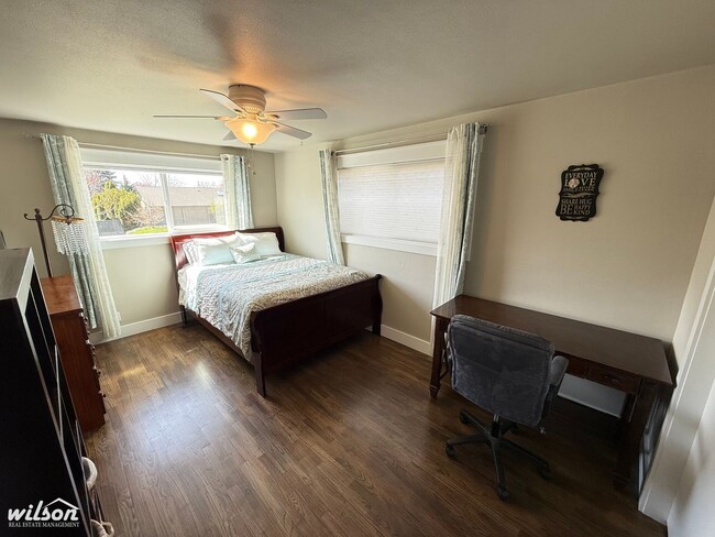 Building Photo - 4TH OF JULY MOVE IN SPECIAL!! Beautiful Fu...