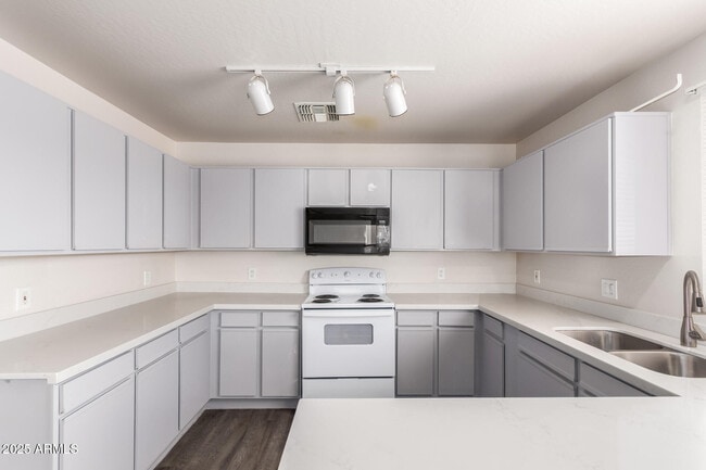 Building Photo - 11529 W Paradise Dr