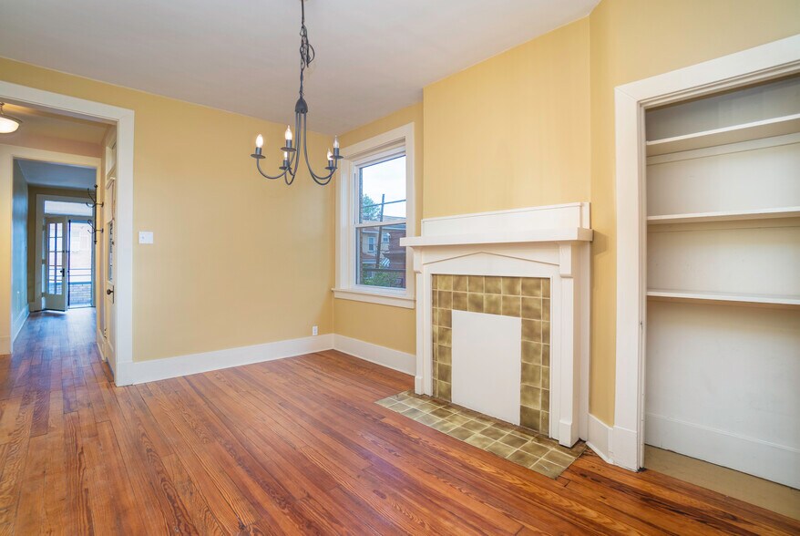 Dining room with large windows - 4121 Davison St