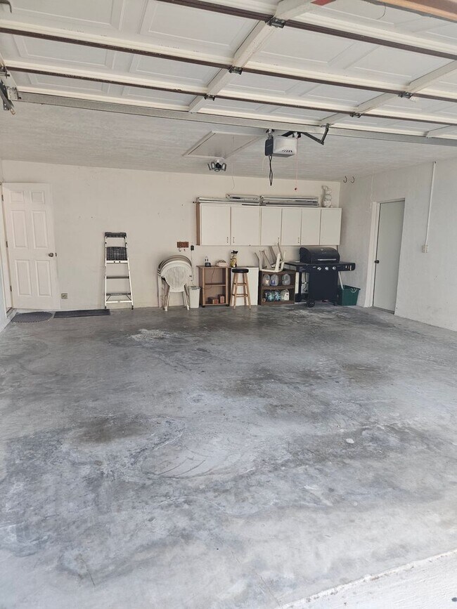 Building Photo - 2 BEDROOM 2 BATH HOME IN  PELICAN BAY GATED COMMUNITY