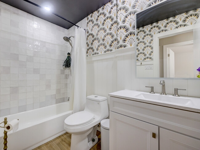 Building Photo - 12032 Shropshire Blvd