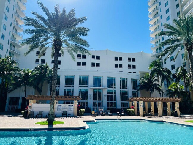 Building Photo - 1745 E Hallandale Beach Blvd