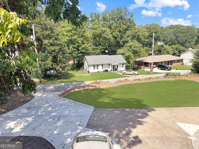Building Photo - 514 Clover Dr