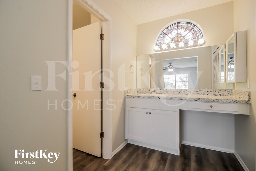 Building Photo - 2416 Lackland Dr