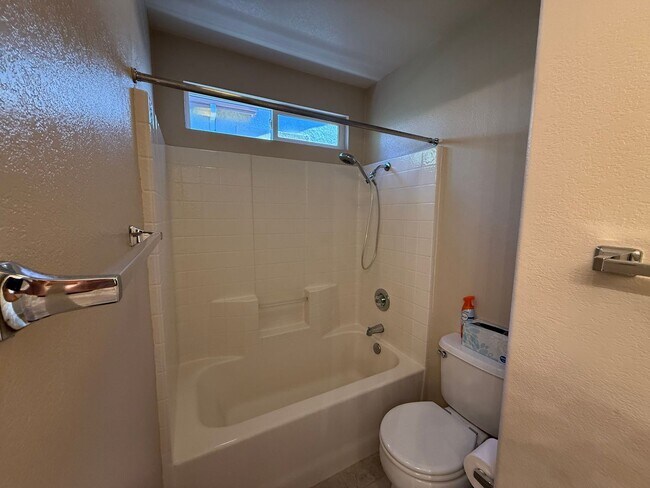 Building Photo - Single story home located in desirable northwest Modesto neighborhood!