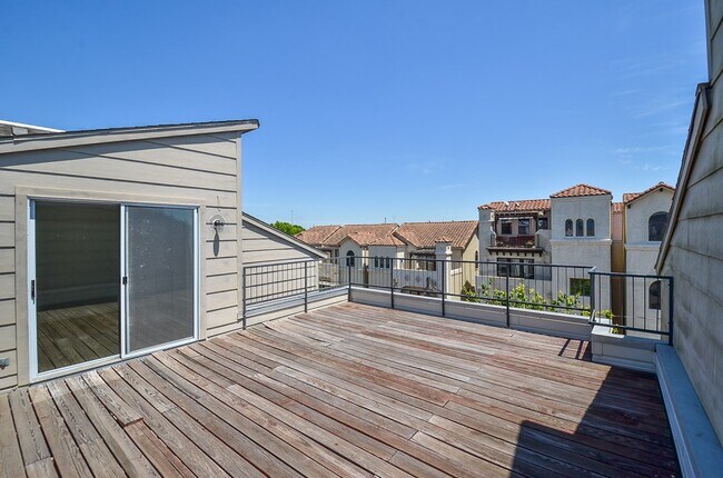 Building Photo - 1505 Utah St