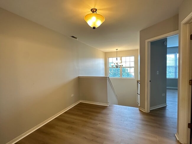 Building Photo - 228 S Alder Creek Dr