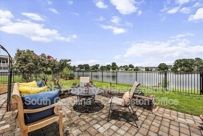 Building Photo - 1597 Rivertowne Country Club Dr