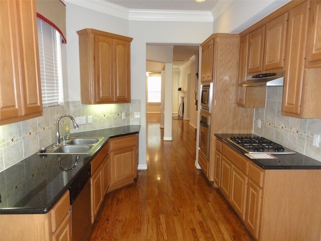 Building Photo - 3211 Holly Crossing Dr