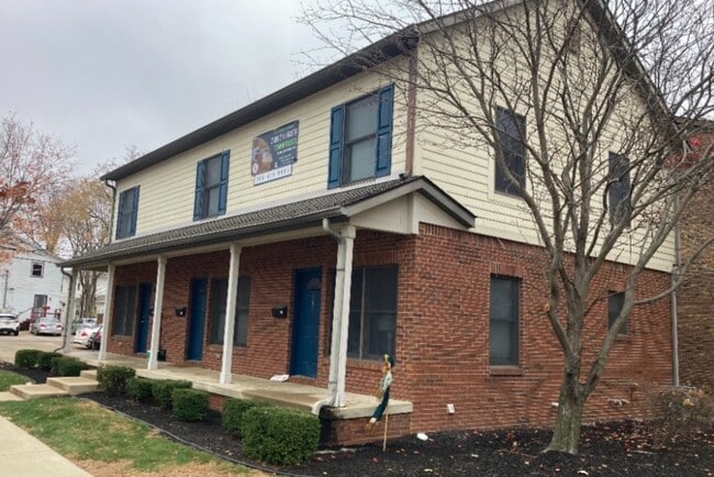 Building Photo - 302 N Chauncey Ave