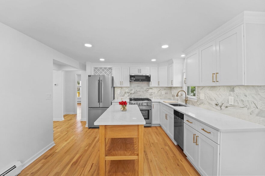 Building Photo - 116 Mary St